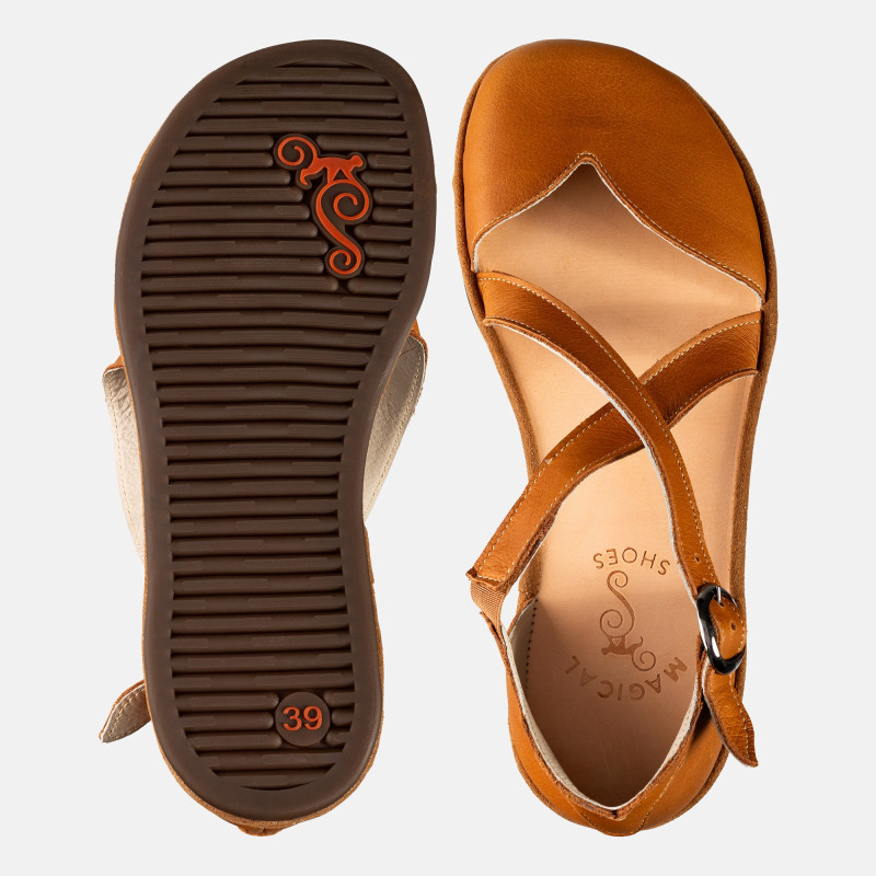 Hellbraune Barfuß‑Sandalen – Leder, breite Zehenbox | Magical Shoes - MONA