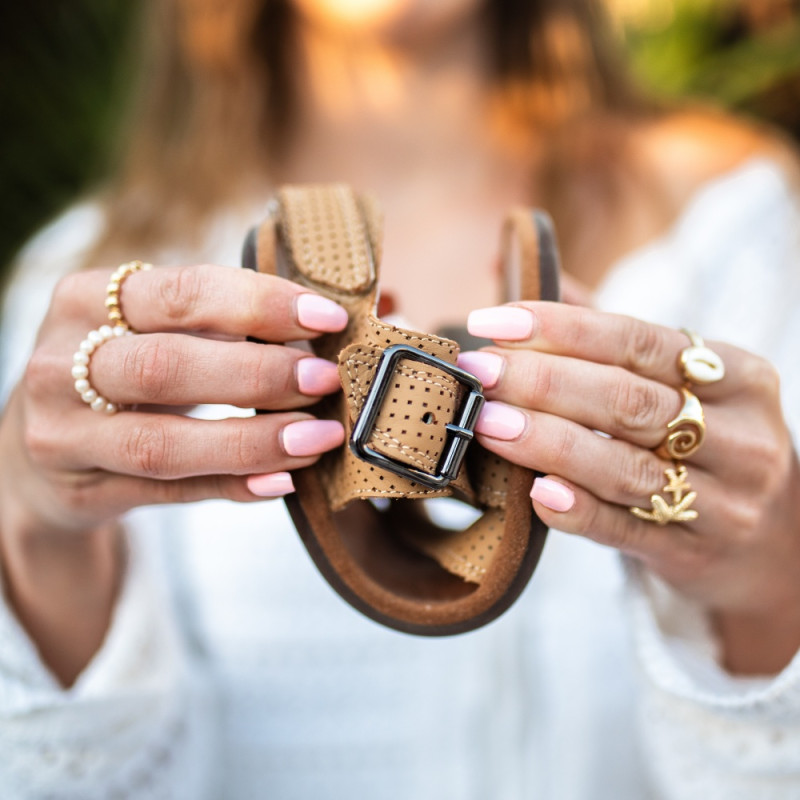 Beigefarbene Barfußsandalen Damen – Sommerleicht - ROMA - TAN DOT