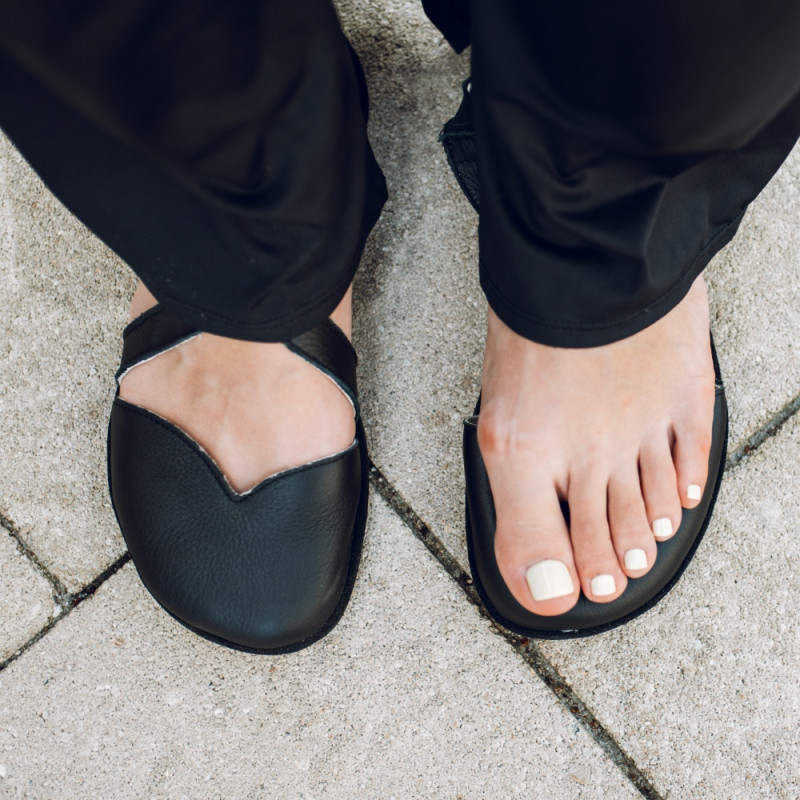 czarne-damskie-sandaly-barefoot-ze-skory-minimalistyczne-sandaly-magical-shoes