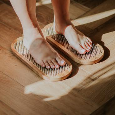 sadhu-board-solid-oak-galvanized-nails-mindfulness-tool-nail-boards-magical-shoes
