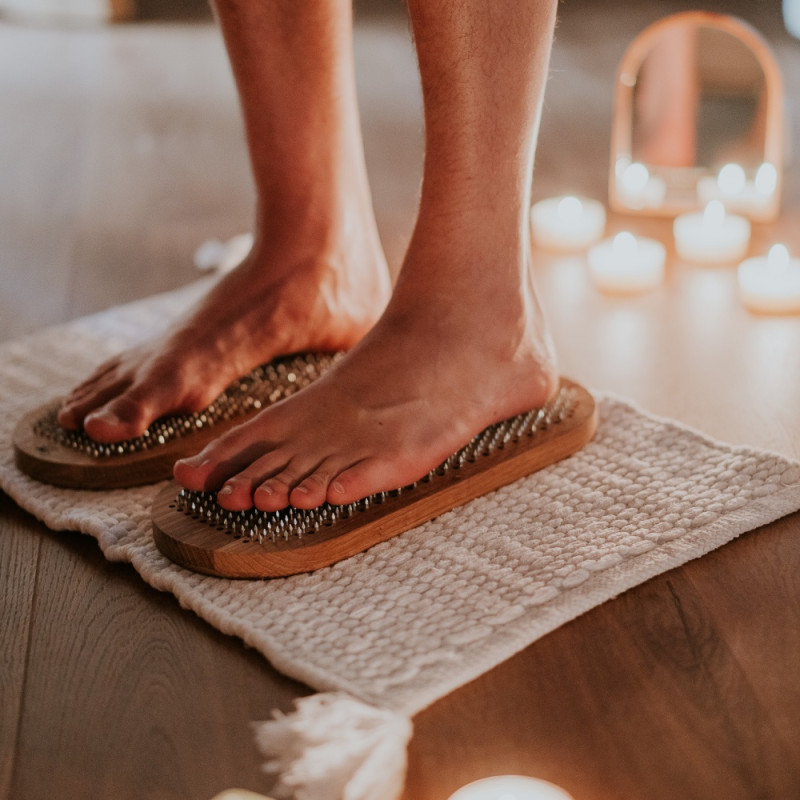 meditation-brett-mit-naegeln-fuer-mentale-staerke-magical-shoes