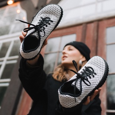 Damskie siateczkowe sneakersy barefoot - EVANS WHITE