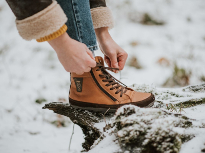 Minimalistische Winterschuhe im Vergleich zu schwierigen Wetterbedingungen