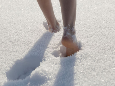 Barfußlaufen im Schnee – ein paar wertvolle Tipps